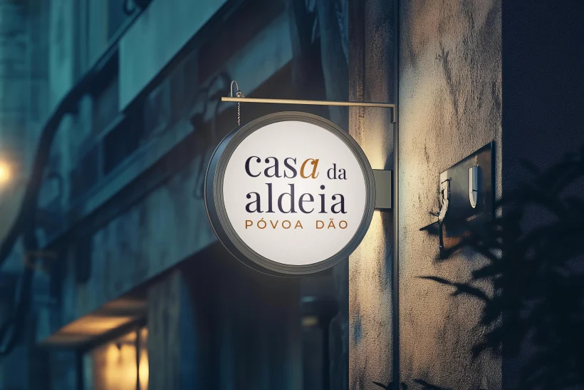 Placa suspensa da Casa da Aldeia Póvoa Dão